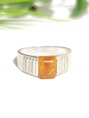 Кольцо посеребренное с желтым янтарем