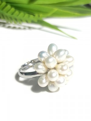 Кольцо с белым жемчугом