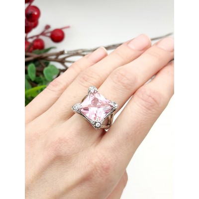 Кольцо с розовым фианитом