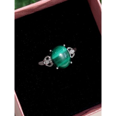 Кольцо с натуральным малахитом