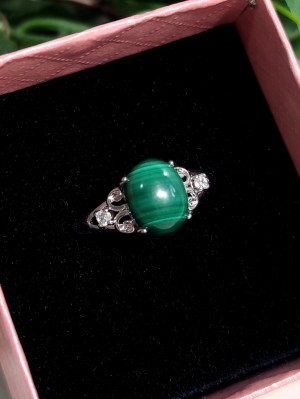 Кольцо с натуральным малахитом