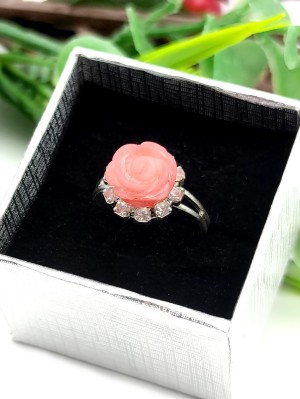 Кольцо с розой из коралла "Кожа ангела"