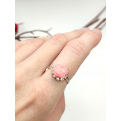 Кольцо с розой из коралла "Кожа ангела" Кольцо с розой из коралла "Кожа ангела"