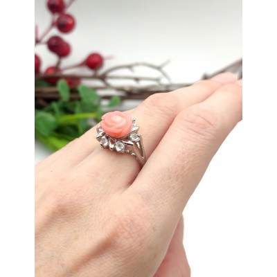 Кольцо с розой из коралла "Кожа ангела" Кольцо с розой из коралла "Кожа ангела"