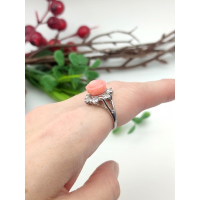 Кольцо с розой из коралла "Кожа ангела" Кольцо с розой из коралла "Кожа ангела"