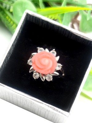 Кольцо с розой из коралла "Кожа ангела"