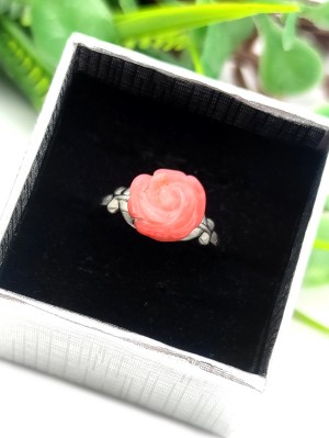 Кольцо с розой из коралла "Кожа ангела"