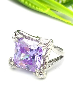 Кольцо с сиреневым фианитом