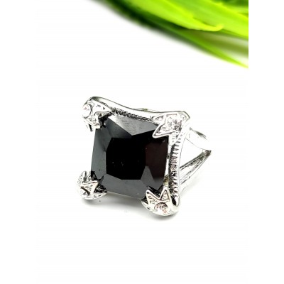 Кольцо с черным фианитом