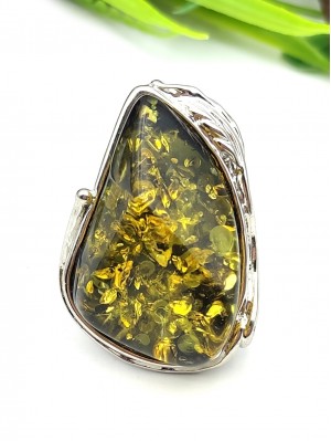 Кольцо с зелёным бернитом (сплав смол и янтаря)