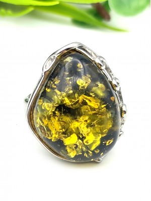 Кольцо с зелёным бернитом (сплав смол и янтаря)