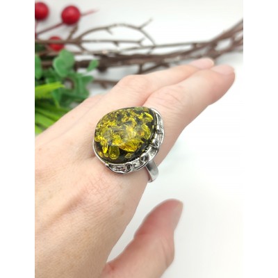 Кольцо с зелёным бернитом (сплав смол и янтаря)