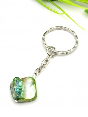 Брелок с зелёным перламутром