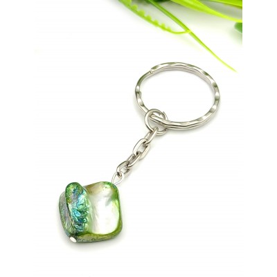 Брелок с зелёным перламутром