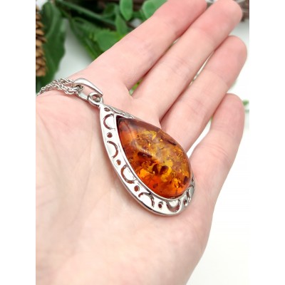 Подвеска из бернита (сплав смол и янтаря)