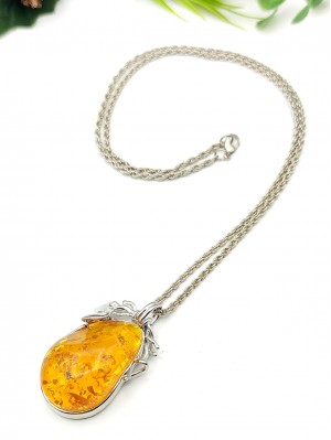 Подвеска из бернита (сплав смол и янтаря)