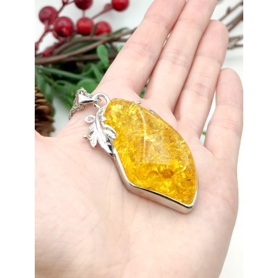 Подвеска из бернита (сплав смол и янтаря)