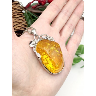 Подвеска из бернита (сплав смол и янтаря)