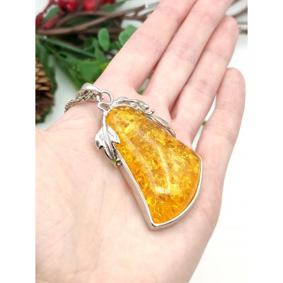 Подвеска из бернита (сплав смол и янтаря)