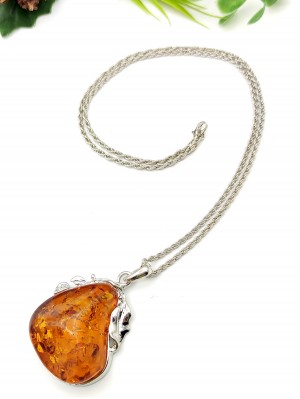 Подвеска из бернита (сплав смол и янтаря)