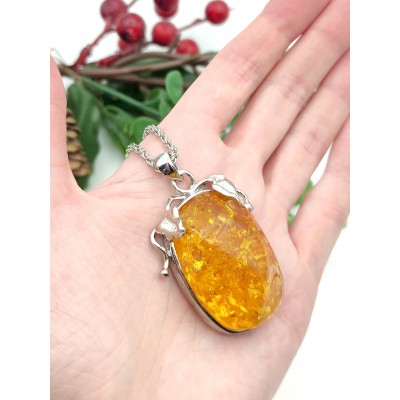 Подвеска из бернита (сплав смол и янтаря)