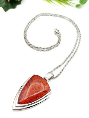 Подвеска из бернита (сплав смол и янтаря)