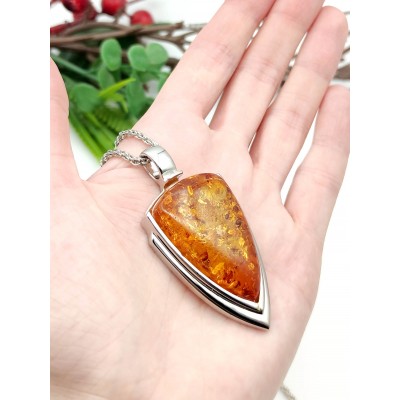 Подвеска из бернита (сплав смол и янтаря)