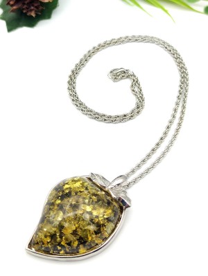 Подвеска из бернита (сплав смол и янтаря)