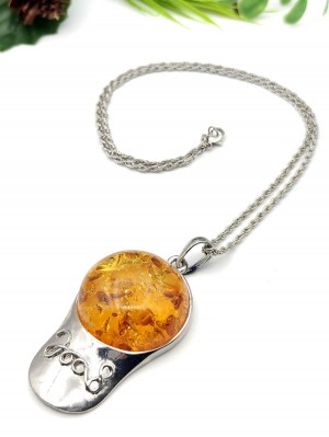 Подвеска из бернита (сплав смол и янтаря)