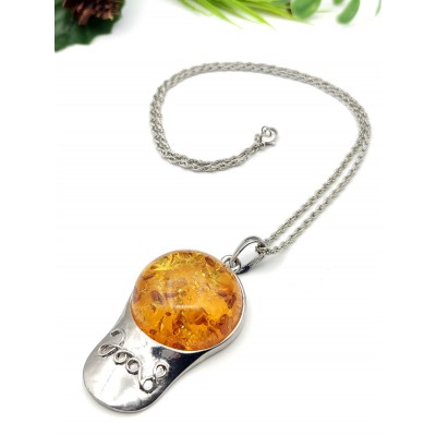 Подвеска из бернита (сплав смол и янтаря)