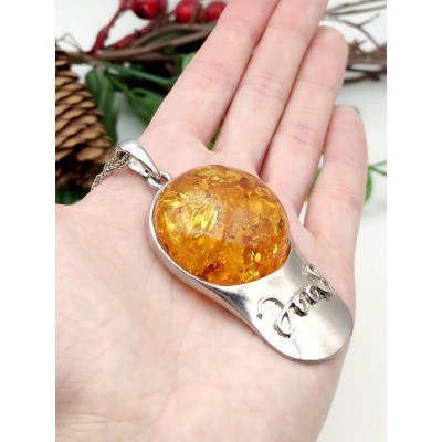 Подвеска из бернита (сплав смол и янтаря)