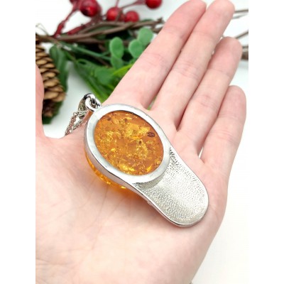 Подвеска из бернита (сплав смол и янтаря)