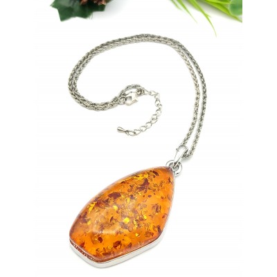 Подвеска из бернита (сплав смол и янтаря)