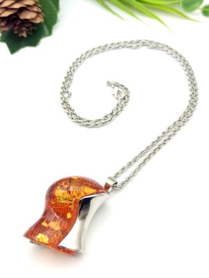 Подвеска из бернита (сплав смол и янтаря)