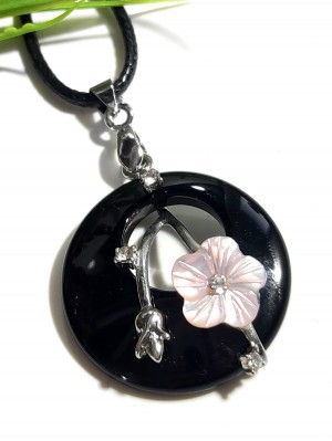 Подвеска из черного агата (оникса) с перламутром