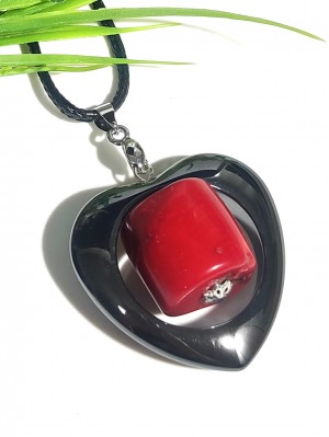 Подвеска из гематита и коралла