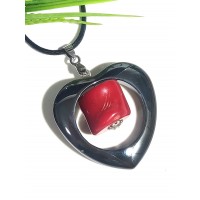 Подвеска из гематита и коралла