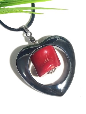 Подвеска из гематита и коралла