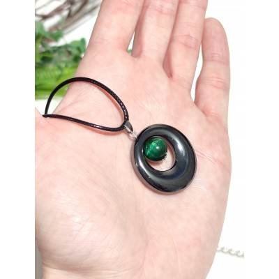 Подвеска из гематита и зеленого тигрового глаза Подвеска из гематита и зеленого тигрового глаза