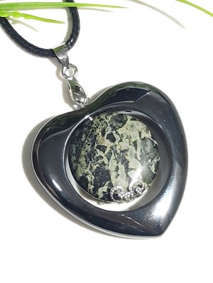Подвеска из гематита и яшмы