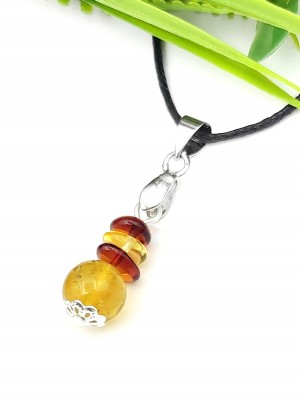 Подвеска из коньячного и желтого янтаря