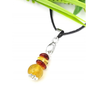 Подвеска из коньячного и желтого янтаря