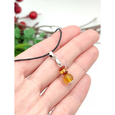 Подвеска из коньячного и желтого янтаря