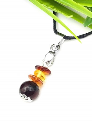 Подвеска из вишневого, коньячного и желтого янтаря