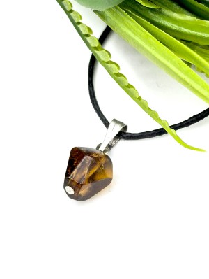 Подвеска из коньячного янтаря