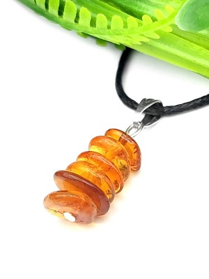 Подвеска из коньячного янтаря
