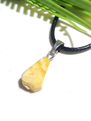 Подвеска из королевского янтаря