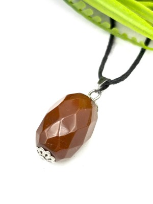 Подвеска из сердолика