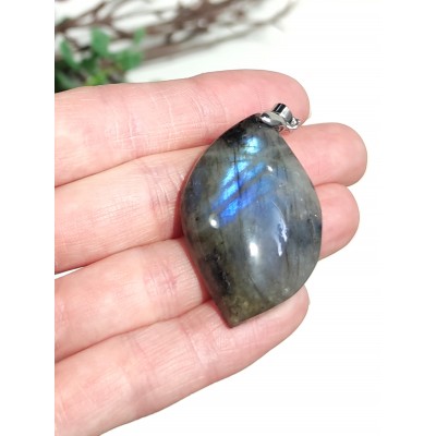 Подвеска из лабрадора