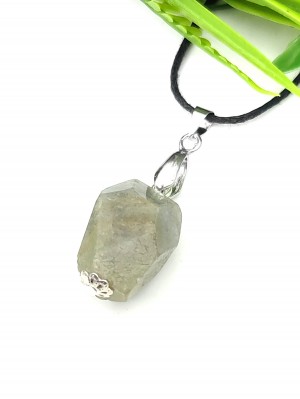 Подвеска из лабрадора